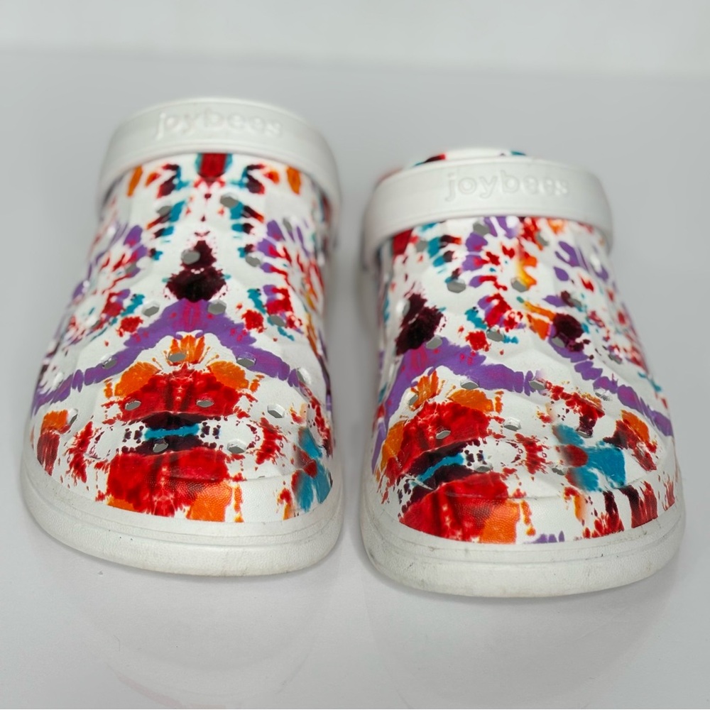 JOYBEES- CROCS Woman Size 7 Wide